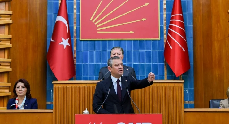 CHP'de Genel Başkanlık Yarışı Tartışması: Özel'den Kılıçdaroğlu'na Çıkış