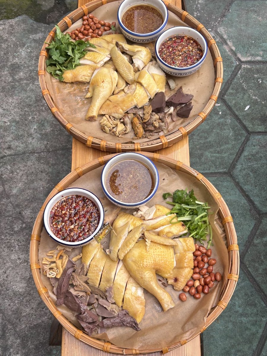 yngjishn791730's tweet photo. 柳州极品白切鸡
Liuzhou Premium Boiled Chicken
#舌尖上的中国 https://t.co/oBuFGdpwK6