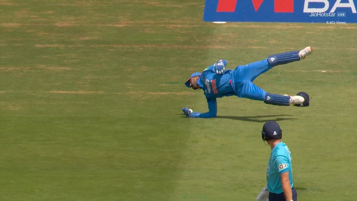 ImTanujSingh's tweet photo. WHAT A CATCH BY KL RAHUL. 🔥 https://t.co/U5eGOQHMej