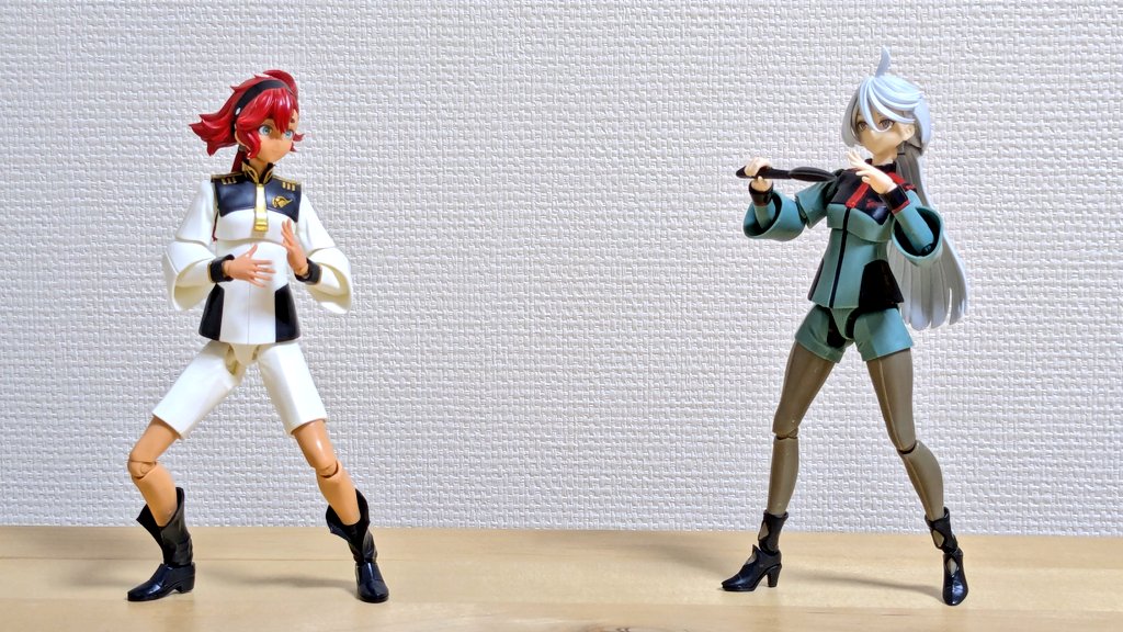 genda_chie's tweet photo. 「水星の魔女」の2人に、
「リズム天国 ミラクルスターズ」の「ビートスペル」の2人のポーズを取らせようとしたけど、
いまいち決まらない。 https://t.co/tLhR4WiTmG