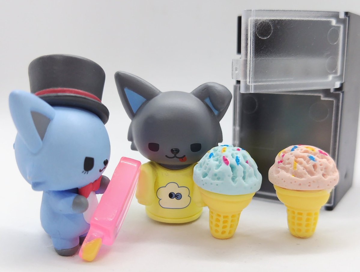 omitsu0506's tweet photo. 🦊ピー！これ食べて！
#こぎつね兄弟 #JOCHUM https://t.co/1CFd0cU4HH