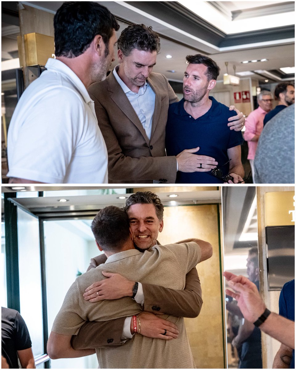 paugasol's tweet photo. Ayer fue un día con muchas emociones y muchos abrazos. Celebramos el aniversario de un hito que se nos quedó grabado en nuestros corazones para siempre. 20 años de aquel verano en Japón, ese Oro Mundial que nunca olvidaremos 🏆🇯🇵

Fue muy especial rememorar lo que vivimos dentro de la pista y muchas de las anécdotas fuera de ella. Gracias a la @BaloncestoESP por el evento hecho con mucho cariño, y a mis compañeros y al staff técnico por todo lo que vivimos juntos. #LaFamilia
