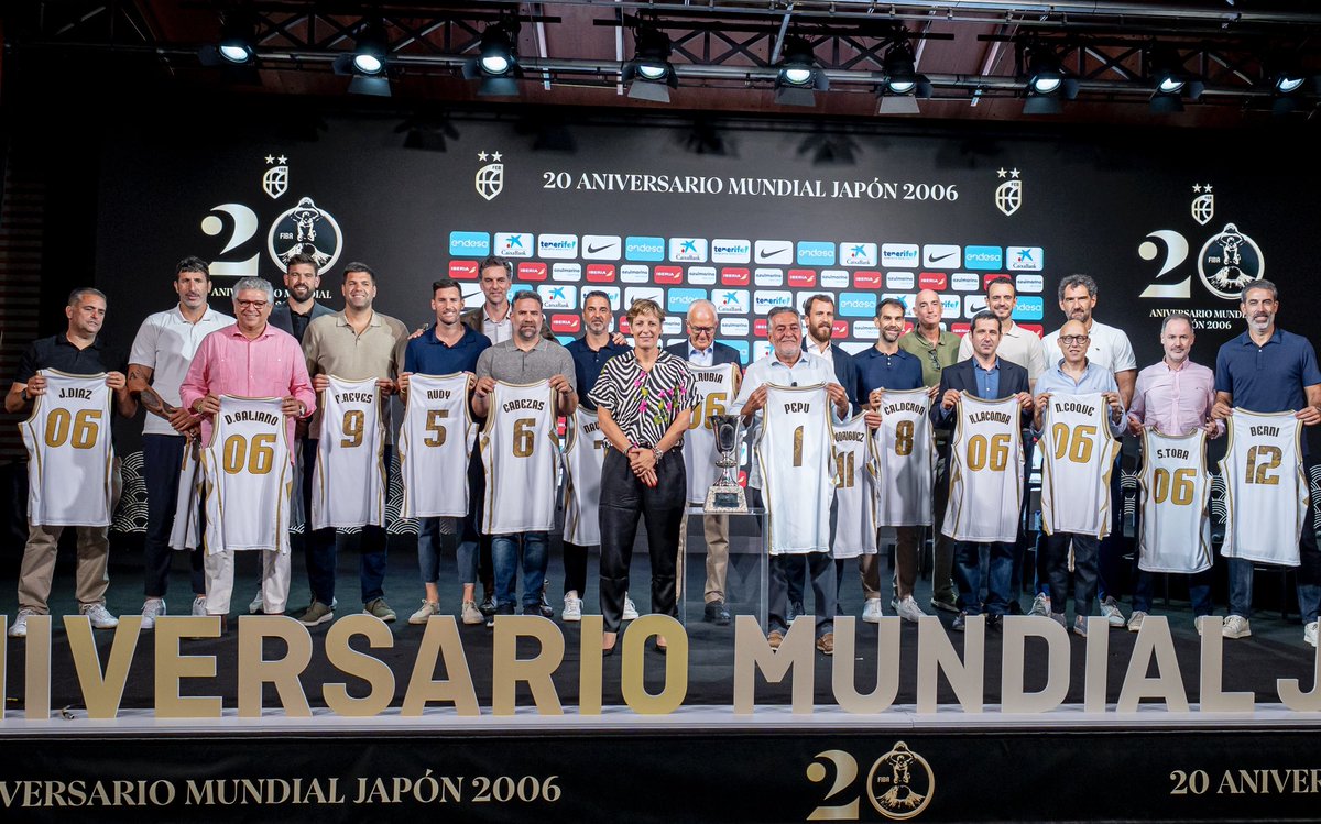 paugasol's tweet photo. Ayer fue un día con muchas emociones y muchos abrazos. Celebramos el aniversario de un hito que se nos quedó grabado en nuestros corazones para siempre. 20 años de aquel verano en Japón, ese Oro Mundial que nunca olvidaremos 🏆🇯🇵

Fue muy especial rememorar lo que vivimos dentro de la pista y muchas de las anécdotas fuera de ella. Gracias a la @BaloncestoESP por el evento hecho con mucho cariño, y a mis compañeros y al staff técnico por todo lo que vivimos juntos. #LaFamilia