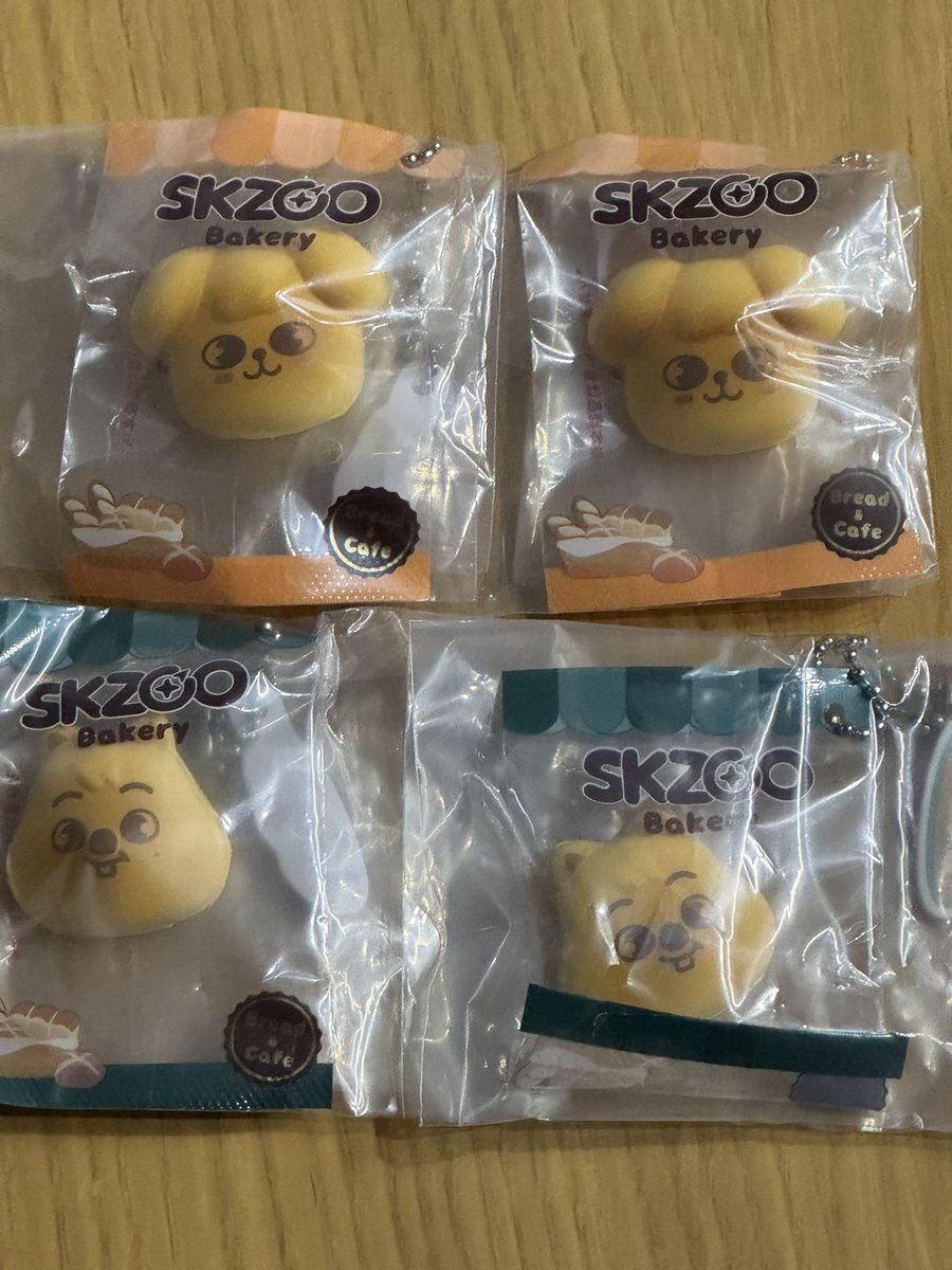 D_Daifuku's tweet photo. Stray Kids スキズ ベーカリーチャーム 交換

【譲】🐿️2.🐶2
【求】🐺1.🐖🐇1.🥟1.🦊1

見事に🐿️3.🐶3でした😂ガチャって混ざってないのかな🤔
郵送にて交換よろしくお願いします https://t.co/rtmcU846Pk