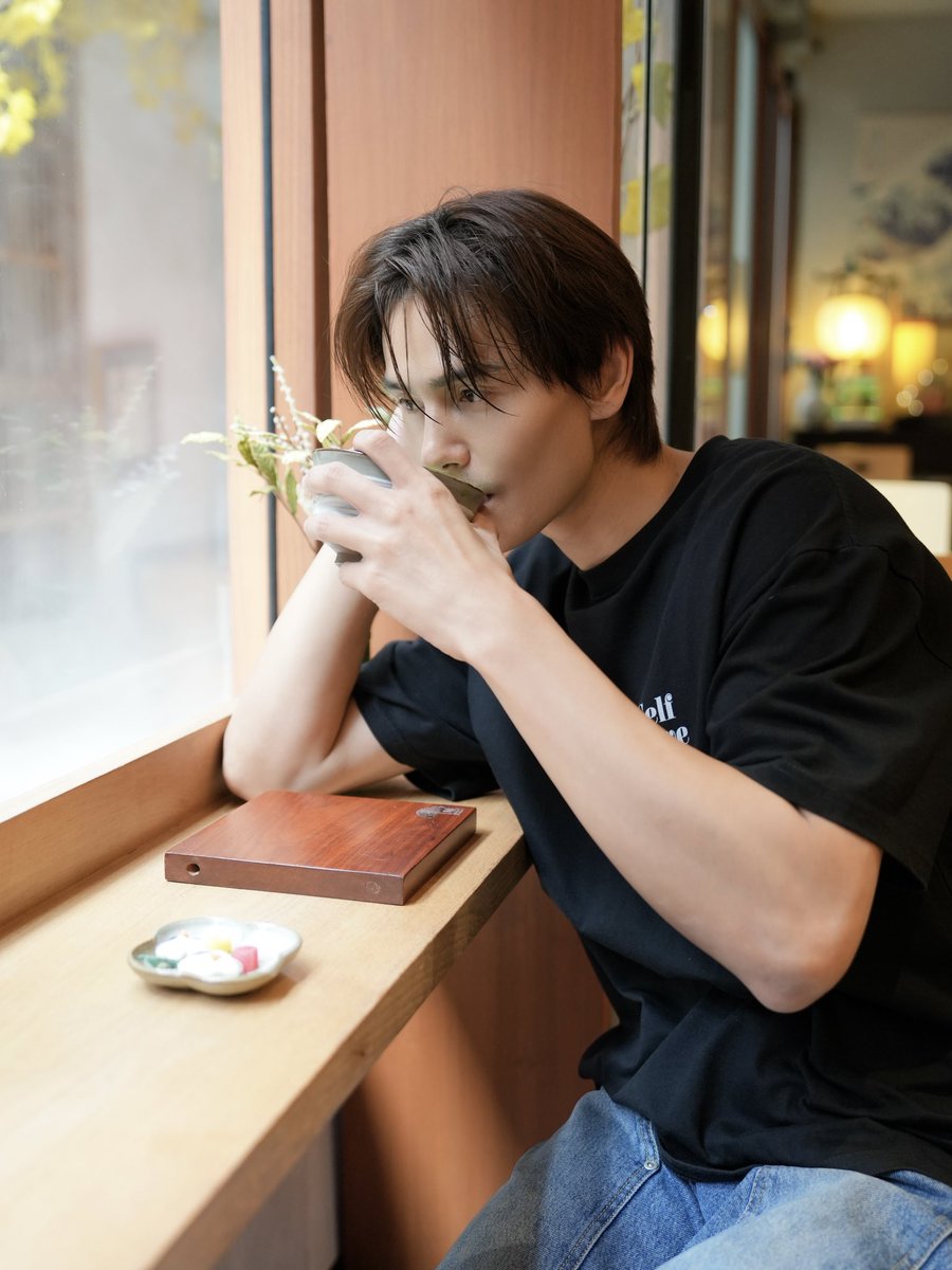 papangpt's tweet photo. 🍵🍃🤍🪟 https://t.co/816ZFHvj3n