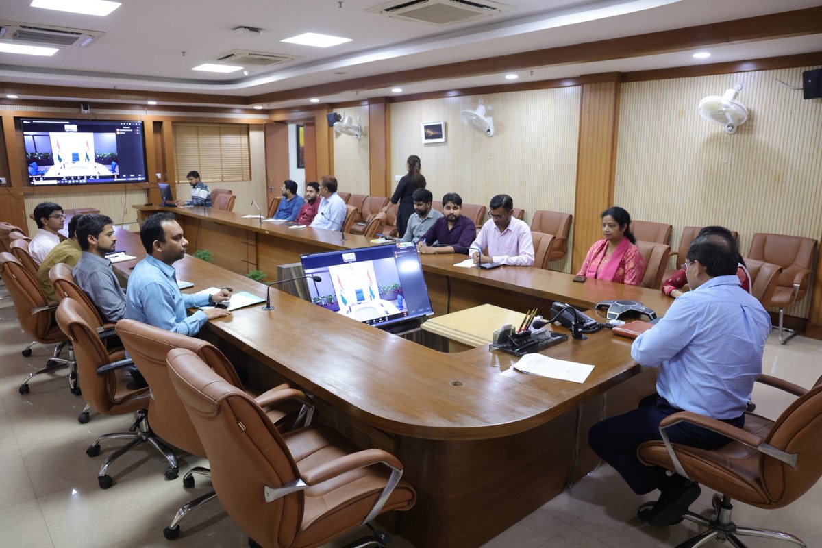 UTRI_upgov's tweet photo. UTRI, लखनऊ एवं IIM इंदौर के मध्य क्षमता संवर्धन, व्यवहार आधारित प्रशिक्षण, अनुसंधान, नवाचार एवं प्रभावी IEC प्रणाली को सुदृढ़ बनाने हेतु महत्वपूर्ण MoU संपन्न हुआ।
#UTRI #IIMIndore #CapacityBuilding #UrbanDevelopment #GoodGovernance #iGOTKarmayogi #Innovation #NagarVikas https://t.co/ZY1WhKEFX2