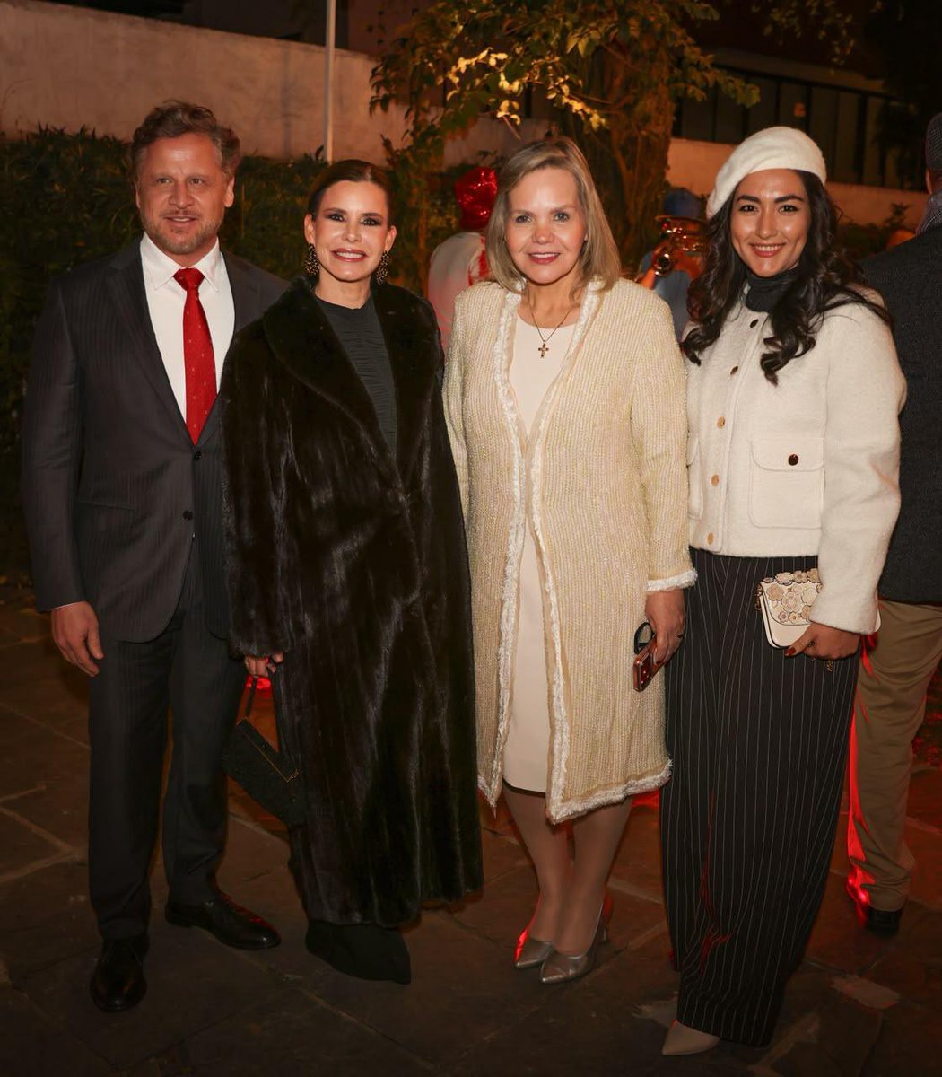 liliansamaniego's tweet photo. Recepción de la Embajada de Francia en Paraguay con motivo de la Fiesta Nacional Francesa. https://t.co/bYVP6z8vrj