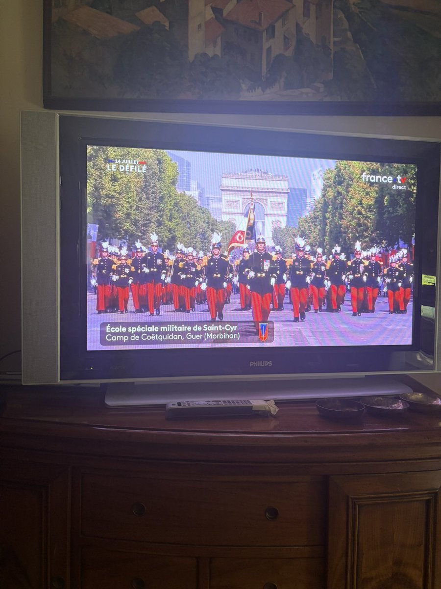 JacquesMyard's tweet photo. il est tjrs émouvant d’#admirer l’#arméefrançaise défilé le #14juillet,je m’interroge sur les représentants des #nationsdesvolontaires #défilésymbolique, #importancedestroupes à pied pour dire #Adieu à E.#Macron sans regret 😀😀 https://t.co/U8W37lLtz5