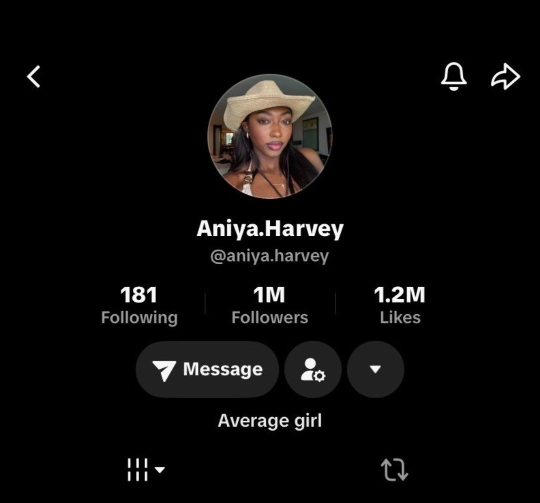 trinitycraveHq's tweet photo. Aniya has now surpassed 1M followers on TikTok. 

Do you think she can catch up with Trinity? https://t.co/Gu5DXaVRyV