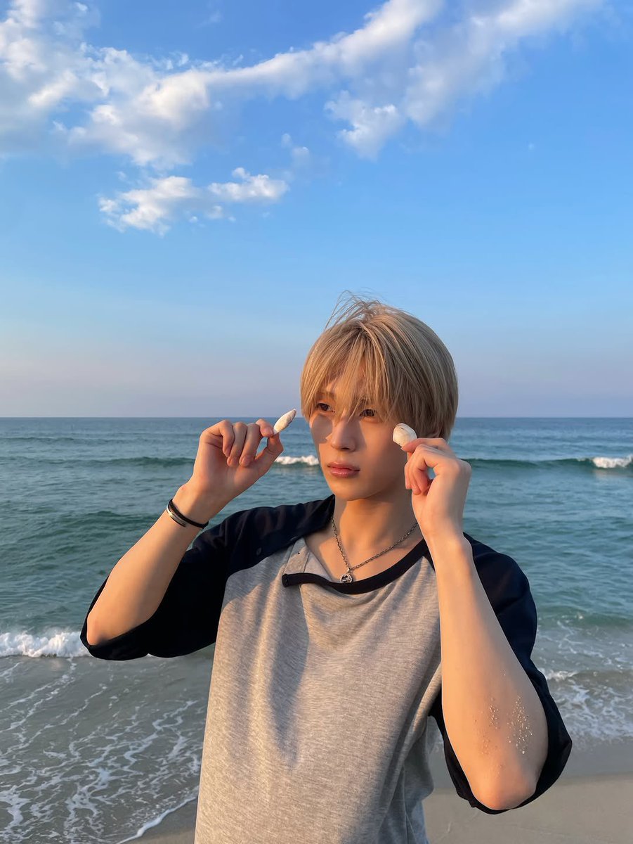 milk1s25's tweet photo. 인용으로 조아하는 센 사진 올리기 하쟈
나는 이거!!!!!(4장이나골라서ㅈㅅ)
바다랑 같이 잇는 센 너무 좋아해서...  🪼🪼
청순미모 극대화된 햎냥이 ♡ https://t.co/NMjznYMtOK
