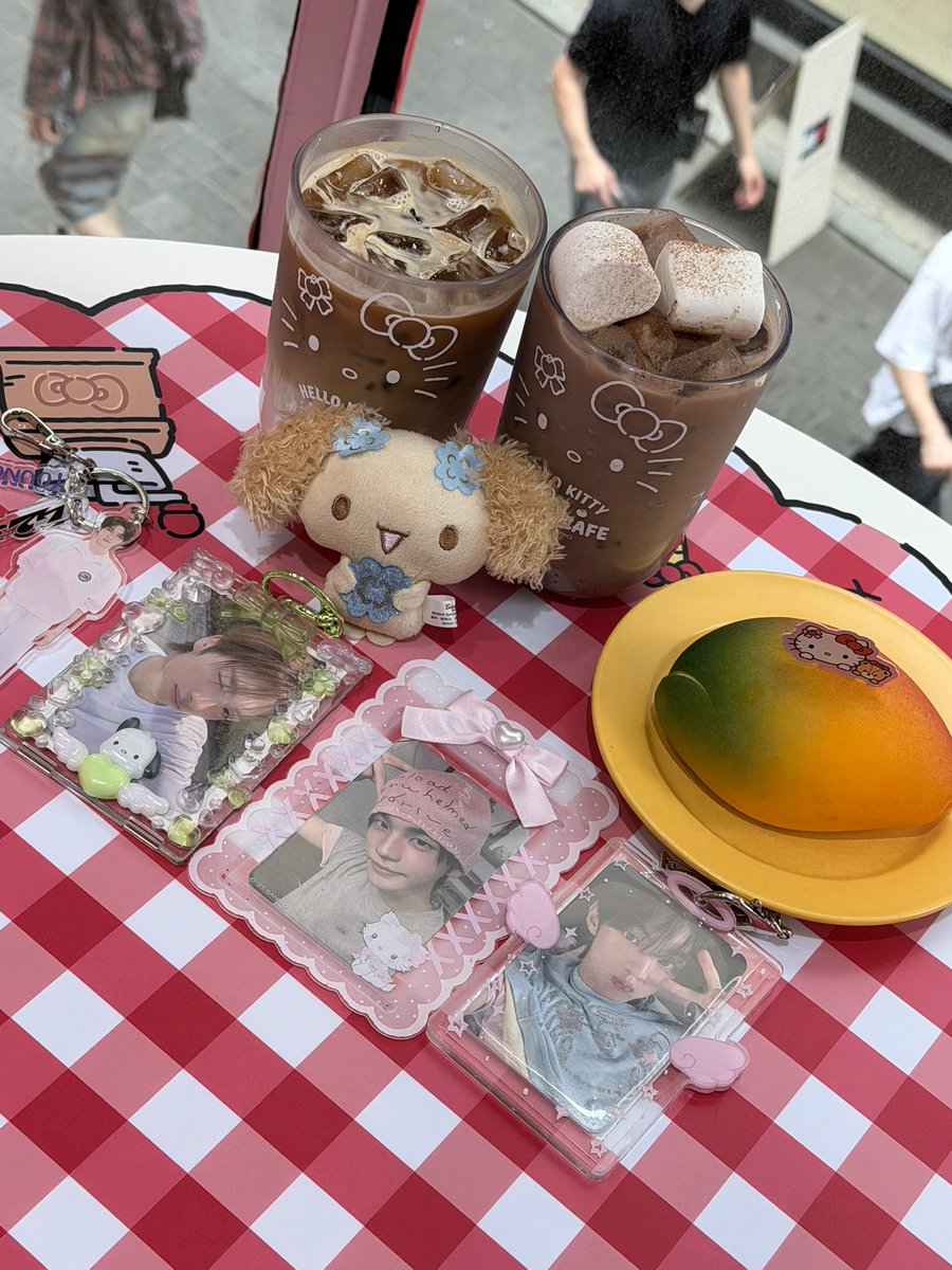 ooo05oo's tweet photo. 내가 젤로 좋아하는 춘춘이 카페 가썽 https://t.co/dm2wJbeMTt