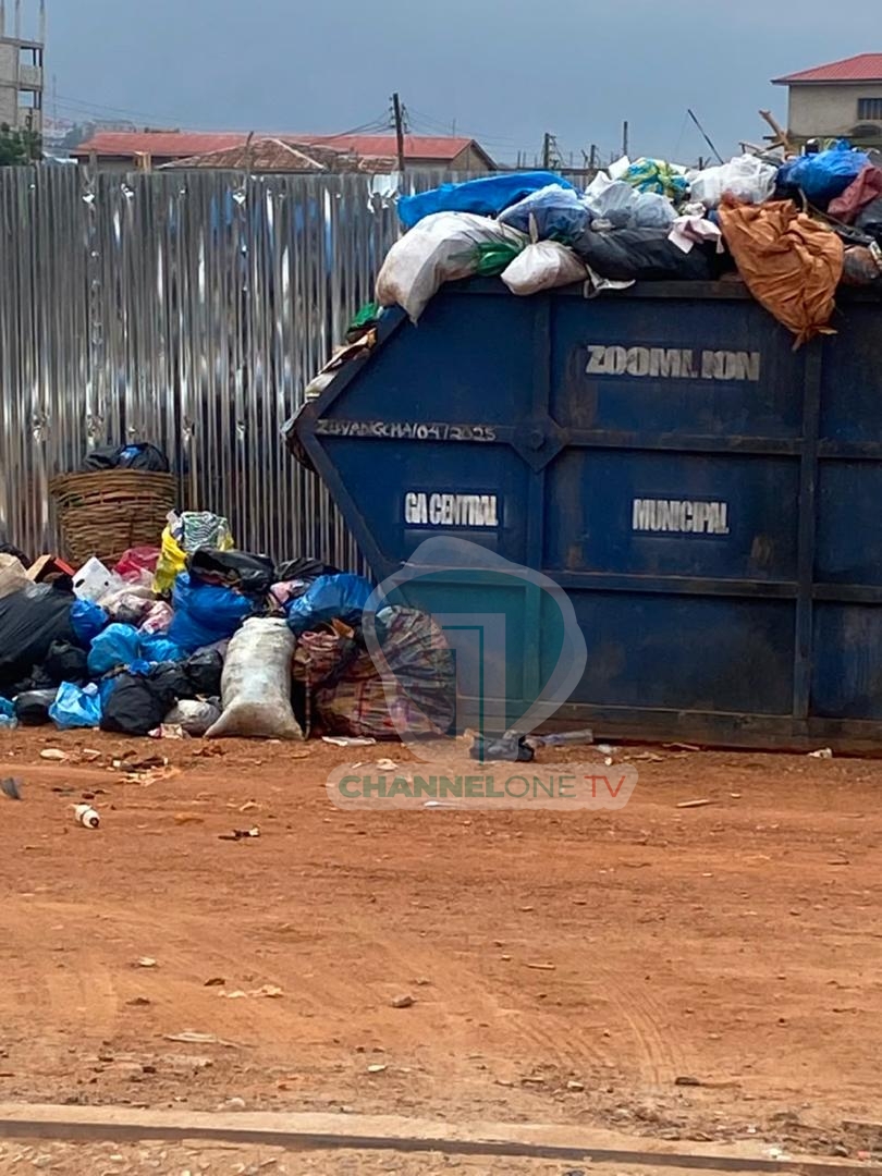 Citi973's tweet photo. PHOTOS: Residents at Anyaa, near the Yam Market and a microfinance bank, are calling on the Ga Central Municipal Assembly to clear a heap of refuse that has remained uncollected for more than three weeks.
#ChannelOneNews #GhanaNews #Anyaa #Sanitation #WasteManagement https://t.co/lzLJdnBRF9