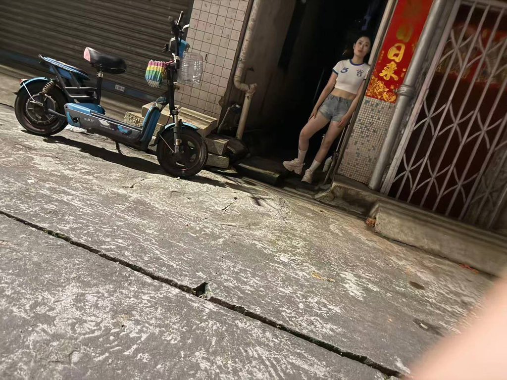 Zaidevavez's tweet photo. 肇庆端州湖江路150少妇，数量8个左右，目测2个值得下屌，离蓝塘村也很近，逛了这里可以去蓝塘村看看，有个兄弟说上次这个位置吃到极品嫩妹了，就最新实地考察，暂无发现嫩妹，附近的可以去看看。
#肇庆 #扫街 #巷子 https://t.co/lyXD0Sbbeu