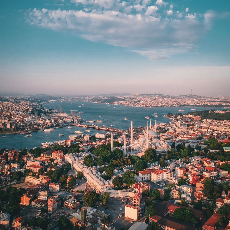KitAjans's tweet photo. Türkiye'de 2025 yılında 2 milyon 475 bin 19 kişi iller arasında göç etti.

▫️En çok göç alan iller: İstanbul, Ankara, İzmir
▫️En az göç alan iller: Ardahan, Bayburt, Tunceli https://t.co/FdJDgTdfnl
