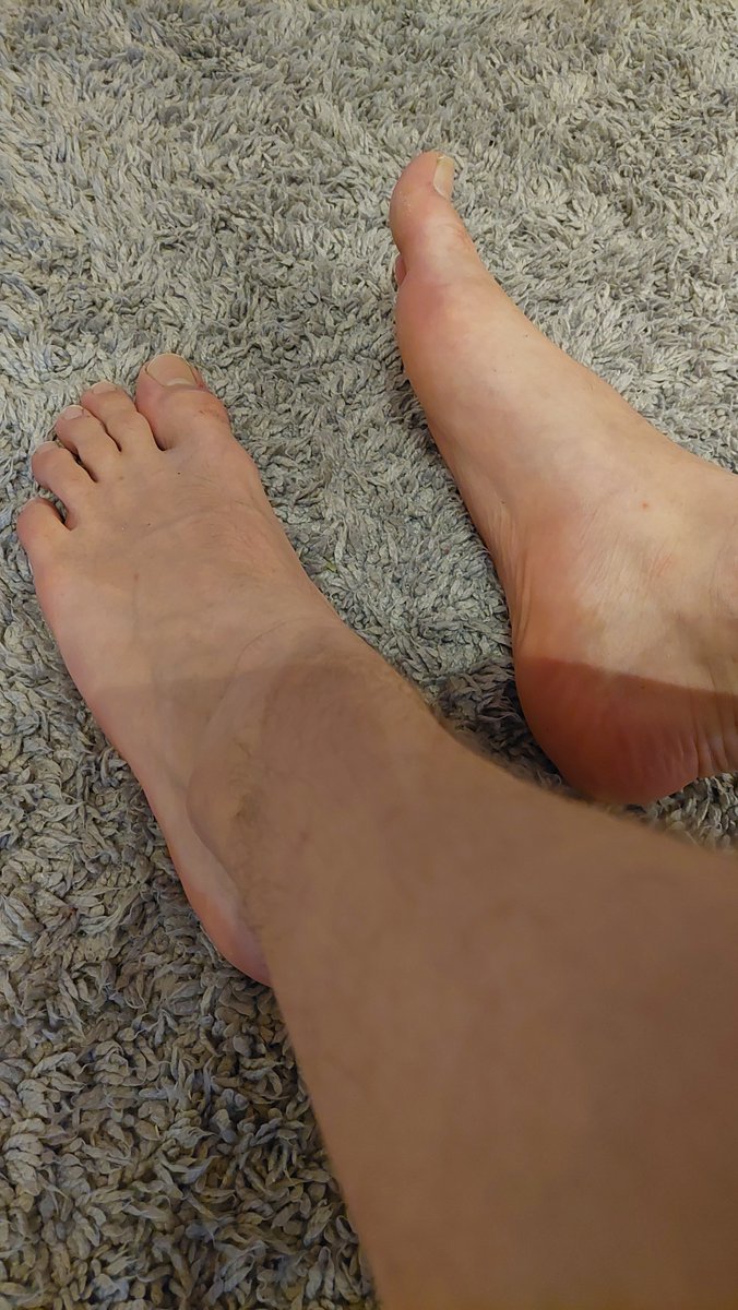 cashmasterDelux's tweet photo. Folgt meinem Kumpel @germansocksgod , wenn er genügend Follower hat, gibt sicher mal Sessions mit sklaven und mir...  Welche gefallen euch besser meine kleinen Köter? https://t.co/Kja0LByj9V