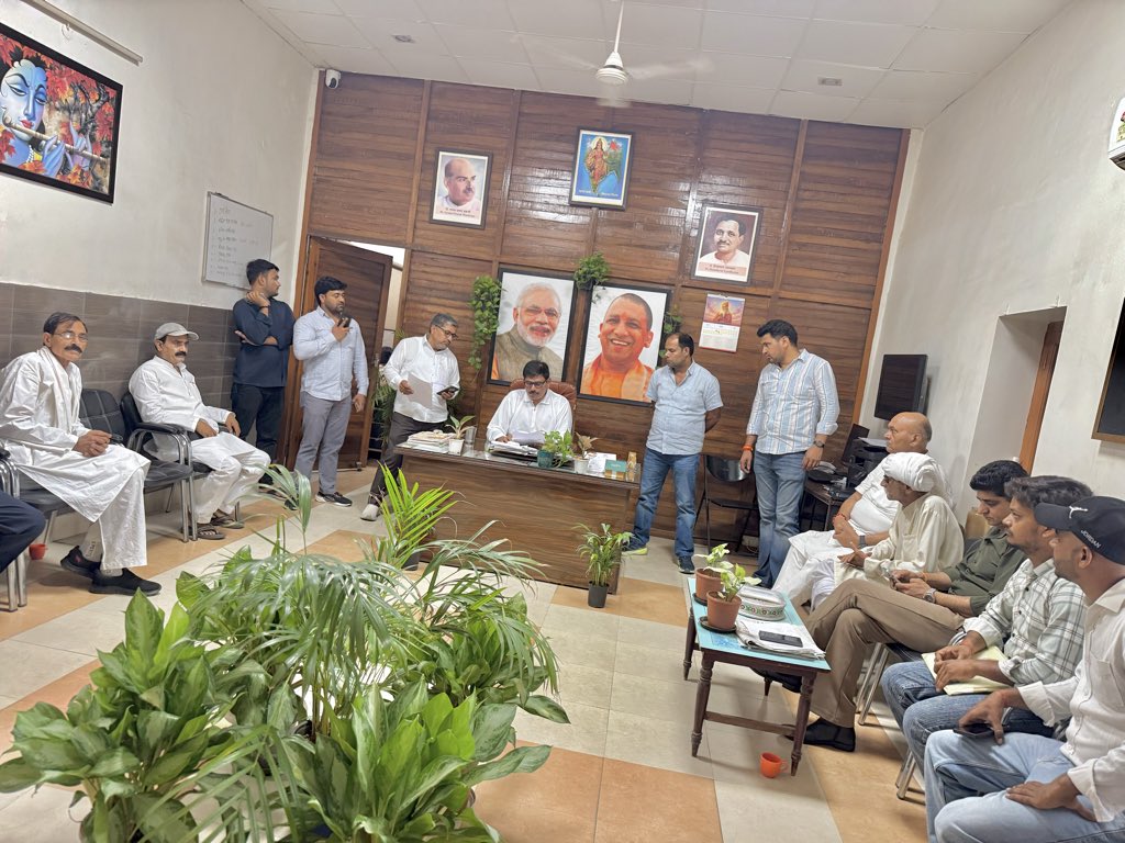 DhirendraGBN's tweet photo. जनसंवाद #MLAJewar 
#CampOffice #Rabupura https://t.co/otPOKPXlGa
