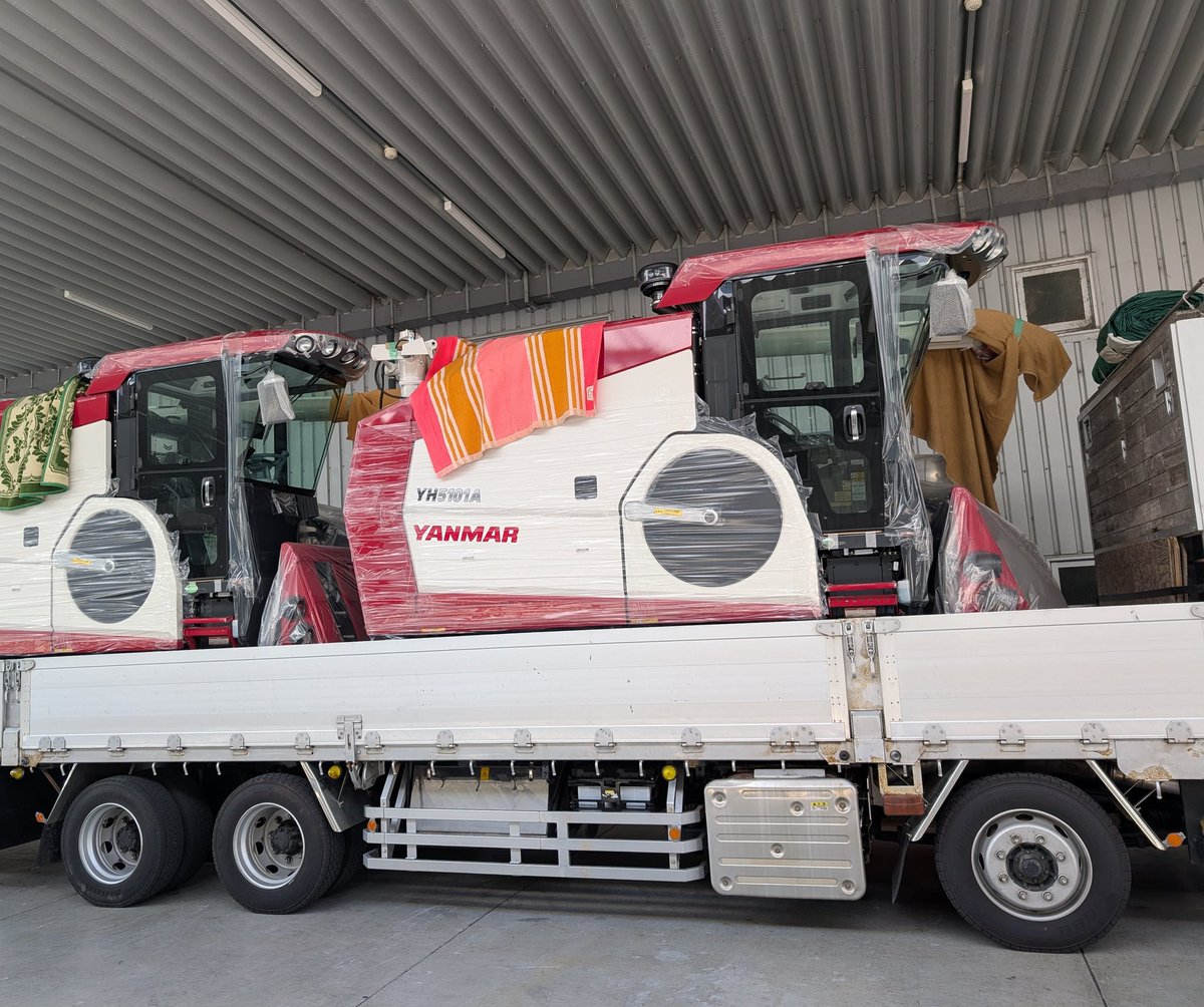 dankami33's tweet photo. 坂出キョードーは傭車にカス仕事しか言うてこん、自分で営業行かなほんま倒れるわこんなん、農機具に大シートなんか20年運転手してて初めてだが https://t.co/9SaO8Hpdua