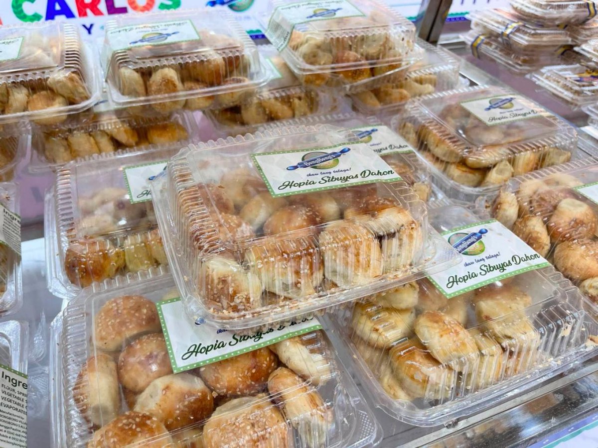 CityMallPh's tweet photo. Shop for the best tasting pasalubong at BongBongs!🛍️🥜🥯🍫🍪 Available at📍CityMall San Carlos City Negros📍CityMall Dumaguete City📍CityMall Parola Iloilo📍CityMall Kabankalan City Negros and📍CityMall Victorias City Negros

#CityMallPH #bongbongspasalubong https://t.co/vB33bOvDzd