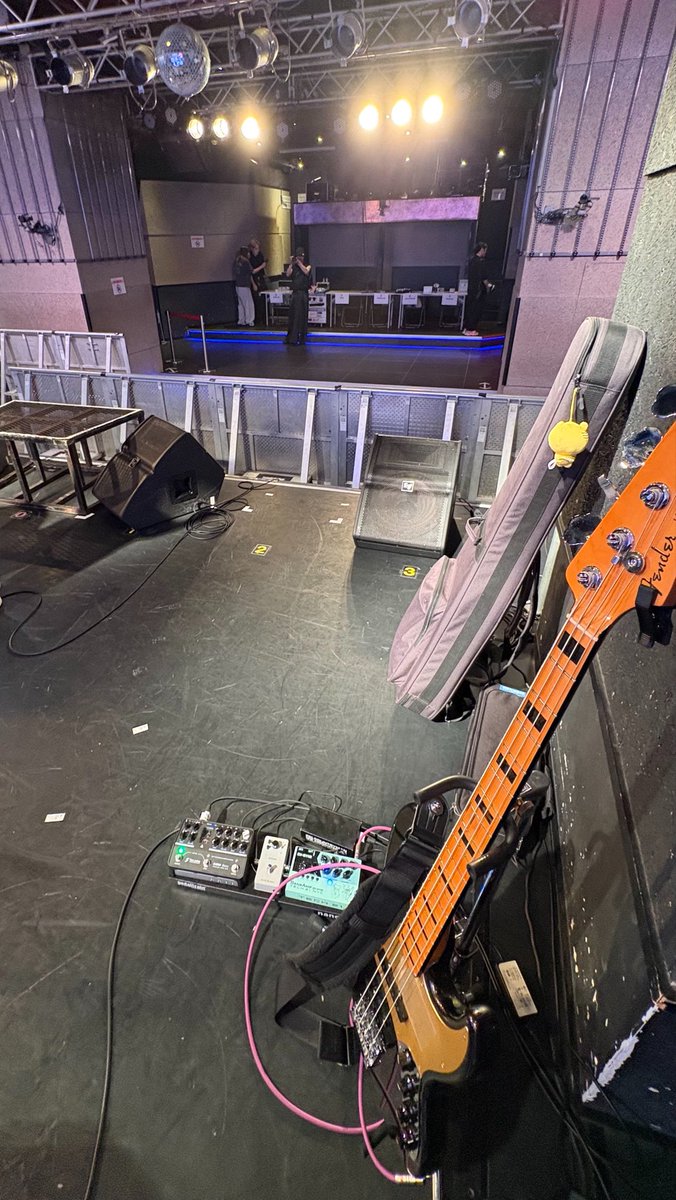 fxlz___'s tweet photo. ほんじつ
赤羽ReNY alphaでNanöQサポートです
背面の液晶といい、会場かっこいいっす https://t.co/KMzNFZBu2y
