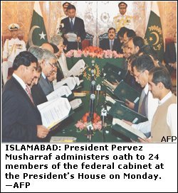 khan90163's tweet photo. @KhawajaMAsif تیرے جیسے ذلیل اور بے شرم انسان کی کوئ حیثیت نہیں ۔۔۔ https://t.co/7BKLNY5Enr