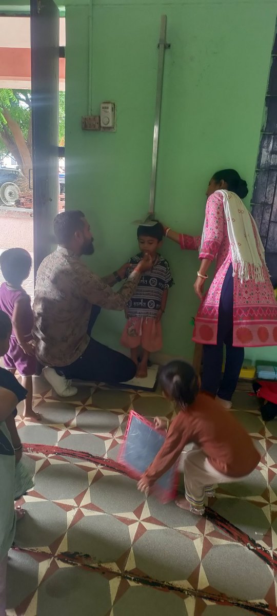 Tankaraicds's tweet photo. ICDS GHATAK TANKARA 
આજ રોજ તા. ૧૪/૭/૨૦૨૬
માસ ની બીજો મંગળદિવસ " બાળતુલા દિવસ " નિમિતે તમામ આંગણવાડી ના બાળકોનું ગ્રોથ મોનીટરીંગ કરતા ઘટક ટંકારા સ્ટાફ તેમજ આ.વા કાર્યકર બહેનો . https://t.co/SVpJK8dtvb