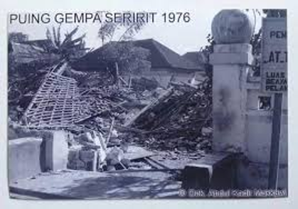 daryono_eq_talk's tweet photo. Melawan Lupa. Hari ini, 50 tahun lalu terjadi Gempa #Seririt pada 14 Juli 1976 dgn magnitudo M6,6 dengan intensitas mencapai VII-VIII MMI. Gempa ini didahului gempa pembuka (foreshocks) pukul14.13.23 WIB dan gempa utama (mainshock) pukul 17.23.46 WIB yg menelan korban jiwa 559 orang dan merusak 67.419 rumah. Berdasarkan saksi mata gempa ini memicu terjadinya tsunami kecil di pantai utara Bali.