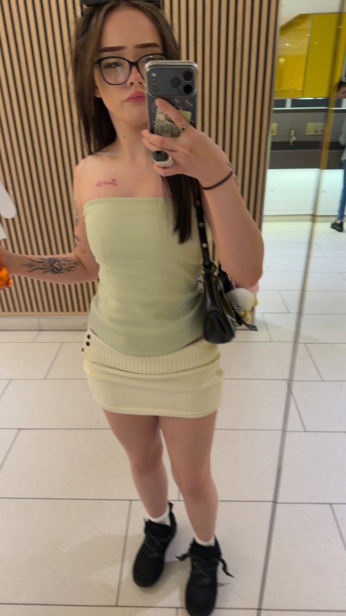 bratlola19x's tweet photo. Watching your bank balance drop is the only thrill you deserve. ๐๐คค #PayMe #FindomUseless #FinancialDominance https://t.co/L20pBzP3s0