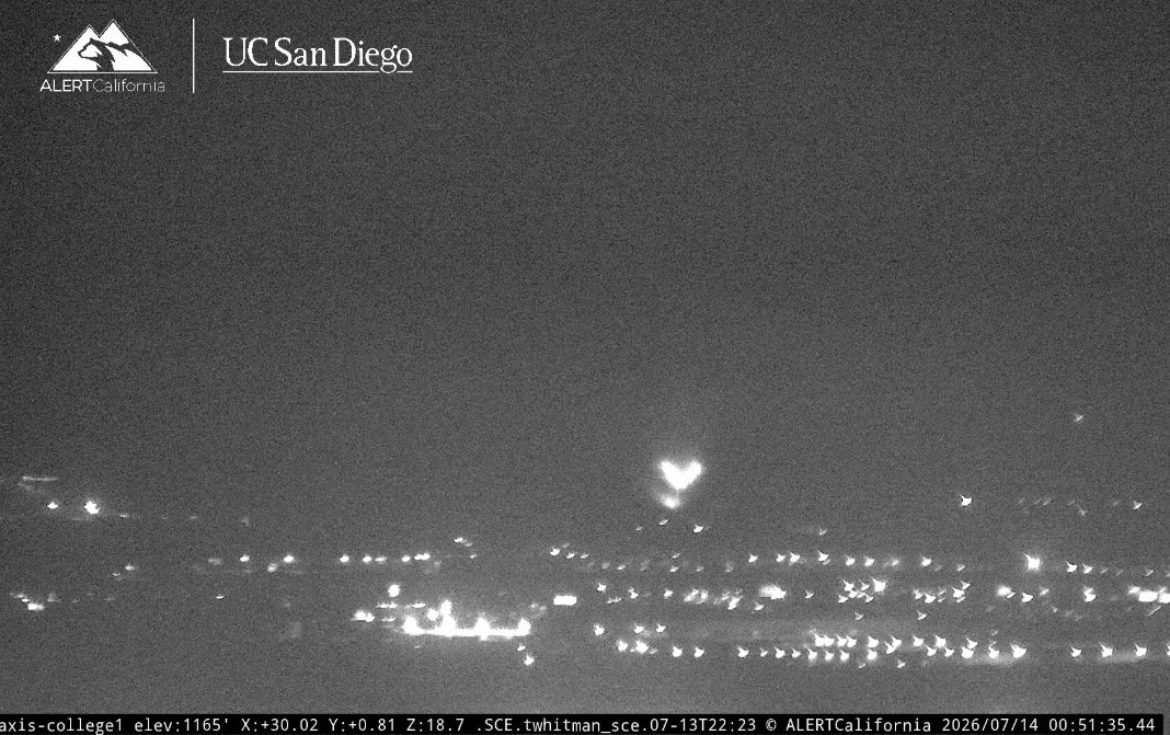 posted_news's tweet photo. The #ZebraFire burning in the hillside north of Azusa, LA County grows to 25 acres.
34.162903,-117.91401
https://t.co/0EgXV4KMxH
https://t.co/0jqFGv9pqy https://t.co/GkhDYWcjV8
