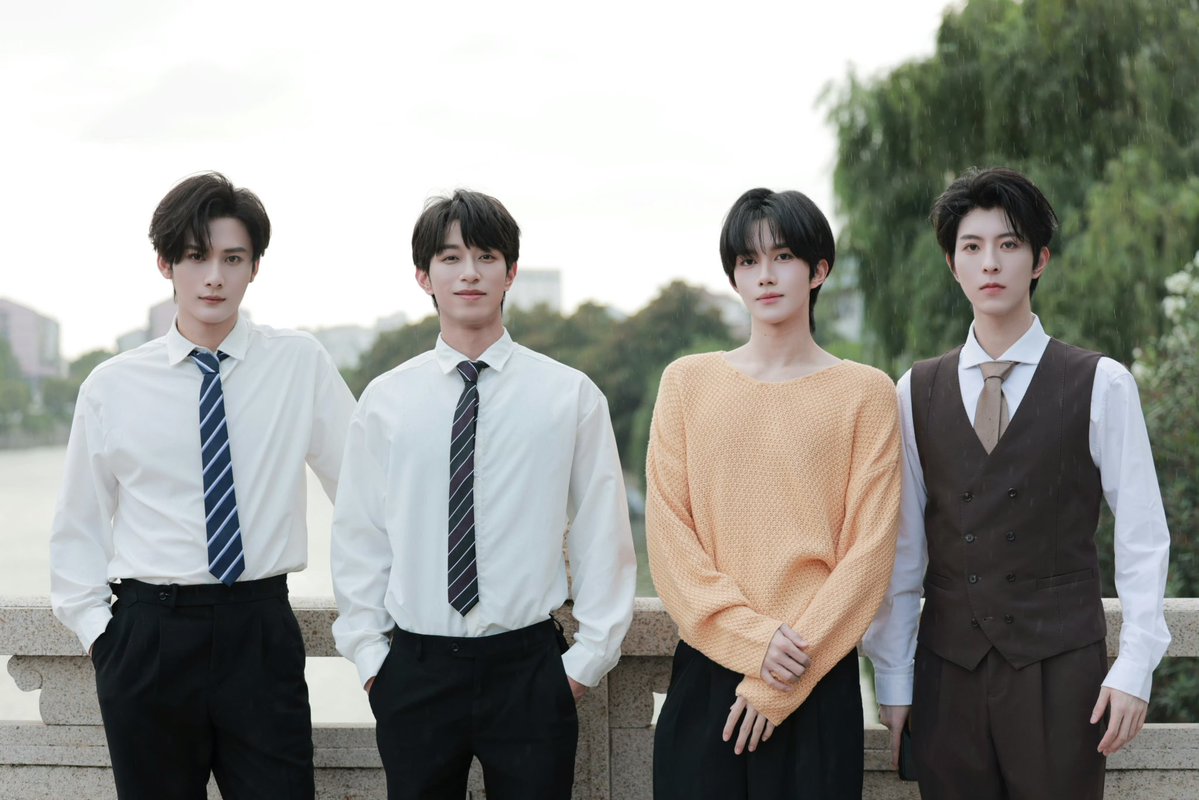 Jiangli_lele_TH's tweet photo. 🗓️ 14.07.2026 | Desire偷硬盘小分队 𝑾𝒆𝒊𝒃𝒐 𝒖𝒑𝒅𝒂𝒕𝒆[1/2]:

🔗 https://t.co/QvcOP9fE0v

ปีที่เรื่องราวของเราเริ่มต้น คือปีที่เราได้พบกัน
ทุกทิวทัศน์ที่เราเคยเดินผ่าน ล้วนเป็นร่องรอยที่บอกว่าเราเคยมาที่นี่ด้วยกัน

#เจียงหลี่ #JiangLi #LiPeiEn #JiangHeng #Desire4 #江衡 #李沛恩