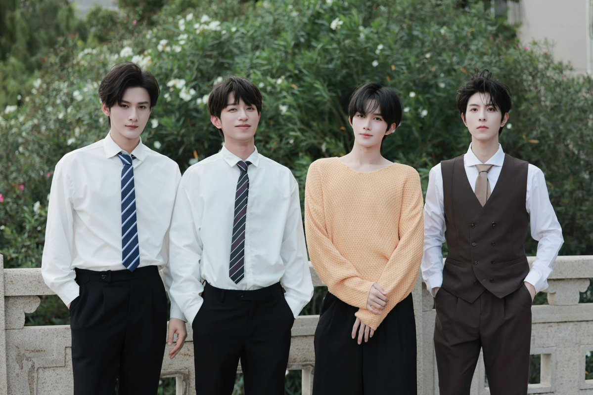 Jiangli_lele_TH's tweet photo. 🗓️ 14.07.2026 | Desire偷硬盘小分队 𝑾𝒆𝒊𝒃𝒐 𝒖𝒑𝒅𝒂𝒕𝒆[1/2]:

🔗 https://t.co/QvcOP9fE0v

ปีที่เรื่องราวของเราเริ่มต้น คือปีที่เราได้พบกัน
ทุกทิวทัศน์ที่เราเคยเดินผ่าน ล้วนเป็นร่องรอยที่บอกว่าเราเคยมาที่นี่ด้วยกัน

#เจียงหลี่ #JiangLi #LiPeiEn #JiangHeng #Desire4 #江衡 #李沛恩