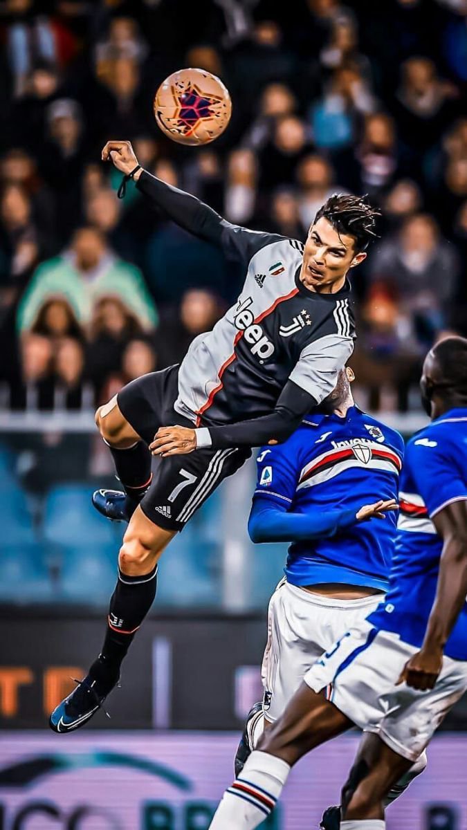 Cr7wall's tweet photo. Ronaldo iconic header against Sassuolo 🐐🇵🇹 https://t.co/e9EUWsisgc