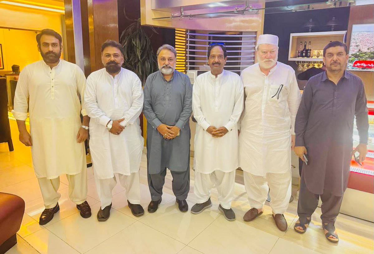 IPPPunjab's tweet photo. سیکرٹری جنرل استحکام پاكستان پارٹی میاں خالد محمود کی ملتان میں حلقہ ایل اے-42 وادی 3 سے آئی پی پی کے امیدوار بلال بٹ سے ملاقات۔
ملاقات کے دوران حلقہ ایل اے-42 کی موجودہ سیاسی صورتحال، انتخابی حکمتِ عملی، تنظیمی امور اور عوامی رابطہ مہم پر تفصیلی تبادلۂ خیال کیا گیا
#AleemKhan https://t.co/BhlLd4q8GQ