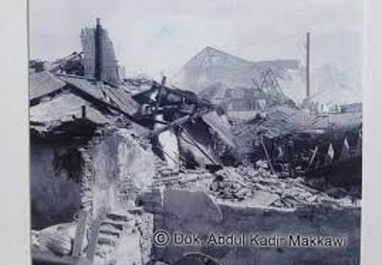 daryono_eq_talk's tweet photo. Daerah yang mengalami kerusakan berat akibat #Gempa #Seririt M6,6 pada 14 Juli 1976 di Kabupaten Jembrana mencakup daerah Melaya, Tukaddaya, Banyubiru, Negara, Yehkuning, Mendoyo, Yehombang, Pulukan, dan Pekutatan. Didaerah ini sekitar 75-80% bangunan rumah tembok sederhana mengalami rusak berat. Intensitas gempa diperkirakan mencapai VI-VII MMI, sementara rumah-rumah yang dibangun dari kayu mengalami kerusakan ringan.
Kerusakan berat di Kab. Tabanan mencakup daerah Penebel, Jatiluwih, Pupuan, Padangan, dan Wongayagede. Di daerah ini 75-80% rumah tembok juga mengalami kerusakan berat, intensitas gempa di daerah ini diperkirakan mencapai VI-VII MMI.
Kerusakan berat juga terjadi di Kab. Buleleng. Kerusakan berat mencakup daerah Busungbiu dan Seririt. Di daerah ini hampir 90% bangunan rumah tembok mengalami kerusakan berat. Intensitas yang terjadi diperkirakan mencapaiVI-VIII MMI. Di daerah Pengastulan, Banjar, dan Grokgak, sekitar 70-80% kerusakan berat terjadi pada bangunan rumah tembok. Intensitas gempabumi di daerah ini diperkirakan mencapai VI-VII MMI. Sementara itu, di daerah Kalopaksa, 90% bangunan rumah tembok juga mengalami kerusakan berat, sehingga intensitas gempabumi diperkirakan mencapai VIII MMI.
Daerah yang mengalami kerusakan ringan, meliputi daerah Bima di Banyuwangi, Gilimanuk, Denpasar, Antosari, Tabanan, Singaraja, dan Pulaki.
•Di daerah ini bangunan rumah hanya mengalami retak ringan, dengan intensitas gempabumi diperkirakan antara V-VI MMI.