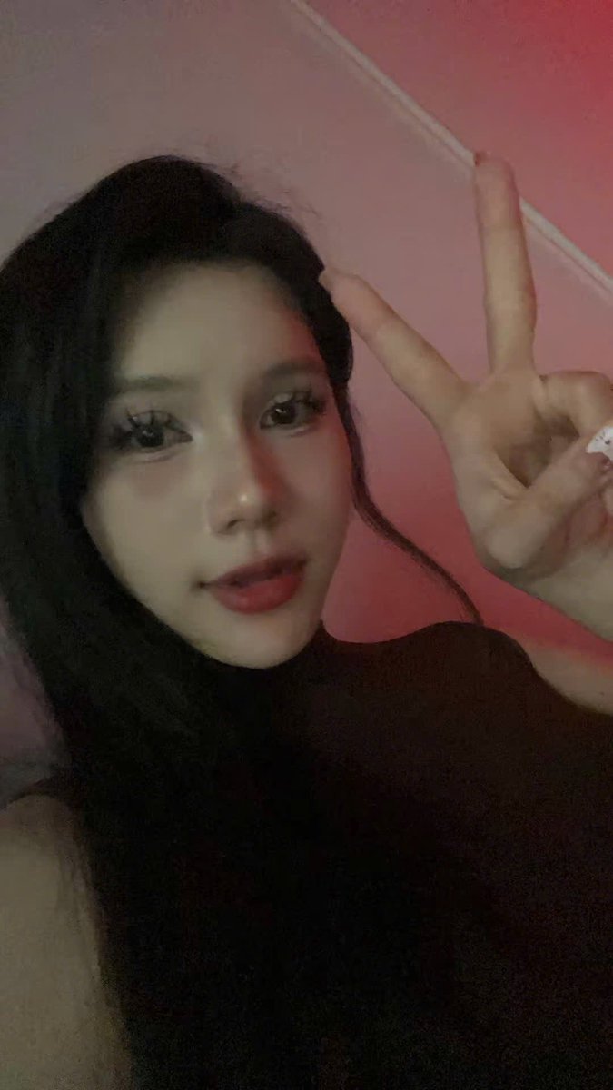 mrdeepv02's tweet photo. Em bé sinh viên TDTU cần tiền ae có như cầu nhắn tớ https://t.co/R3QcOVnfnN