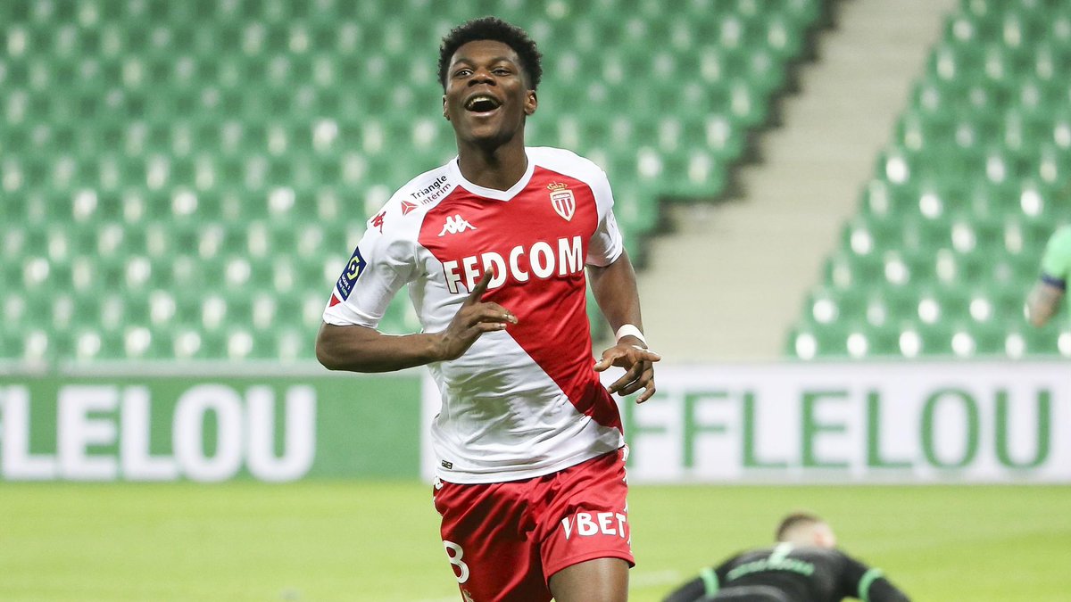 _BeFootball's tweet photo. 🚨 Dès l’âge de 19/20 ans, TCHOUAMENI 🇫🇷 S’EST ENTOURÉ DE NUTRITIONNISTES ET PRÉPARATEURS MENTAUX. 😳

Dans un article de @lequipe, il est décrit par ses proches et anciens coéquipiers comme un joueur arrivé à maturité très tôt. 🧠 

Il avait un peu tout vu avant tout le monde, et sa fracture du péroné, qui lui avait fait louper en 2019 l’Euro U19, l’un de ses objectifs, L’A FORGÉ.

Tchouameni a toujours été en recherche de ce qu’il pouvait améliorer.

Rappelez-vous, il avait confié en 2021 avoir demandé des conseils à Cesc Fabregas 🇪🇸 et même Patrick Vieira 🇫🇷 pour développer certains aspects de son jeu.

(@lequipe)