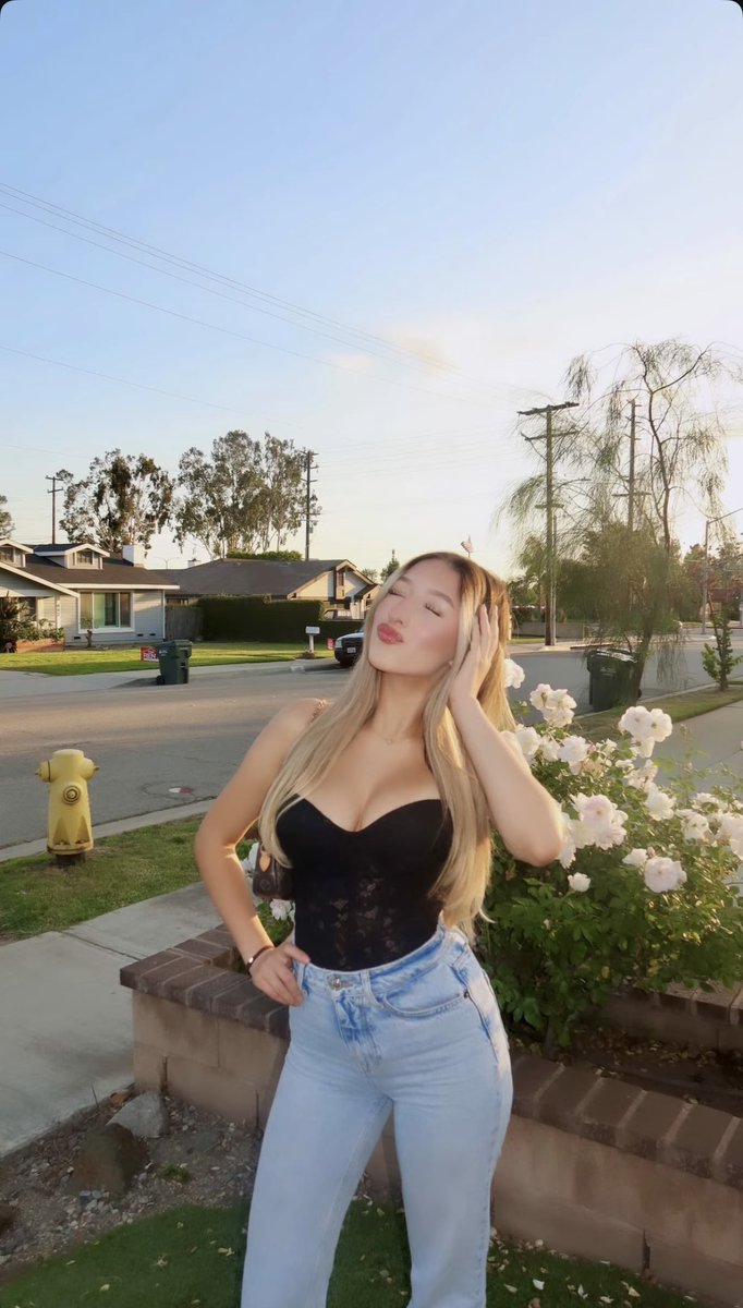 Soph009_'s tweet photo. hii f18, anyone lookin for a cheerleader to talk to rnnnn? my dms are opennnn don’t be scared, lookin for sum friendssss #bop #nsfwtwt https://t.co/098K7dpXt3