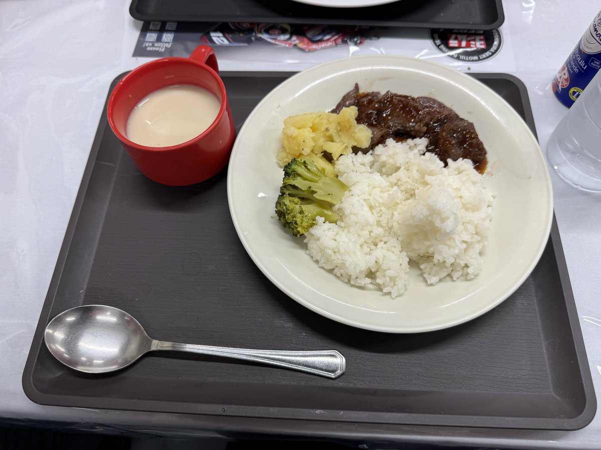 Yoshimura_SERT's tweet photo. 鈴鹿8耐を振り返って🏁 

鈴鹿8耐期間中、レブステーキ様よりステーキをご提供いただきました🥩✨
 レースウィーク中のホスピタリティで提供させていただき、
ボリューム満点のお食事はチームスタッフにも大好評でした！

スタッフ一同、美味しくいただきました。 
温かいご支援をいただき、誠にありがとうございました！

▼レブステーキ様のインスタグラムはこちら💁‍♀️
https://t.co/bw0Ubwrf9L

 #鈴鹿8耐 #yoshimurasertmotul #ヨシムラ