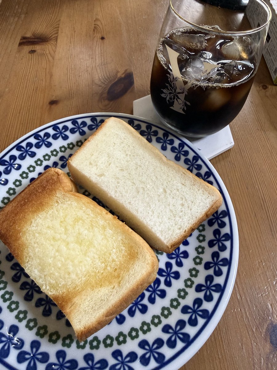 嵜山ベーカリーさんのパン、半分生で、半分雄大式バタートーストで