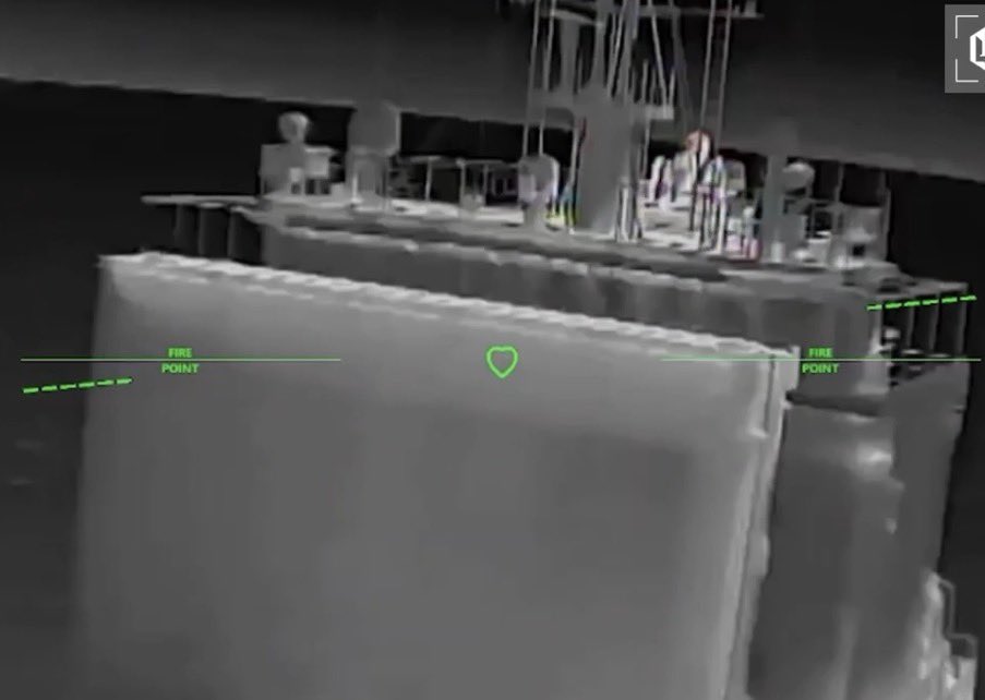 bayraktar_1love's tweet photo. Russian dry cargo ship with its cargo hatch cover raised vertically and positioned as a makeshift shield for the bridge against frontal drone strikes. https://t.co/lZbiSx66jb