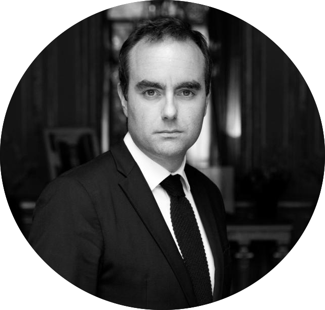 cox_steeve's tweet photo. Plus j'observe le paysage politique, plus je me demande pourquoi @SebLecornu  ne s'est pas présenté à la présidentielle.

On peut être en désaccord avec certaines de ses décisions, mais il dégage une image devenue rare : celle d'un responsable politique qui travaille ses dossiers, évite les petites phrases et donne le sentiment de privilégier l'action à la communication.

Comme ministre des Armées, il a dû gérer l'une des périodes géopolitiques les plus tendues depuis des décennies. Mais depuis son arrivée à Matignon, il montre aussi une capacité à gouverner dans un contexte parlementaire extrêmement fragmenté, en recherchant des compromis plutôt qu'en alimentant les postures.

Face aux extrêmes qui prospèrent sur la colère et aux candidats qui misent avant tout sur leur image, je pense qu'il aurait pu représenter une alternative sérieuse et crédible.

Il a choisi de soutenir Édouard Philippe plutôt que de se lancer lui-même dans la course. C'est son choix. Mais j'ai le sentiment que la France perd peut-être un candidat qui aurait pu rassembler bien au-delà de son camp.