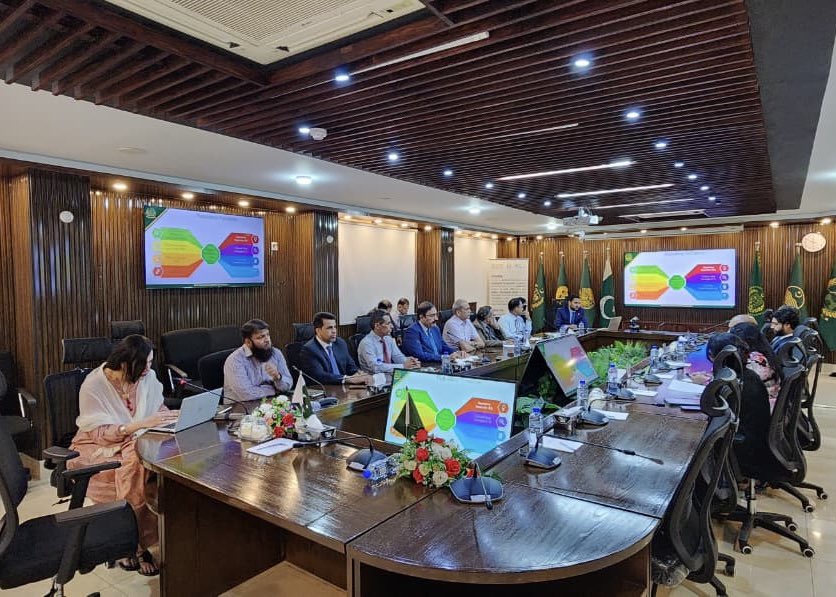 MoHmv's tweet photo. Minister @GeelaAli met with Dr. Obaidullah, Chief Executive Officer of DRAP, to discuss opportunities for strengthening Maldives–Pakistan cooperation in pharmaceutical regulation, quality assurance, and other areas of mutual interest in the health sector.

@MDVinPakistan https://t.co/TdLQlWoDsU