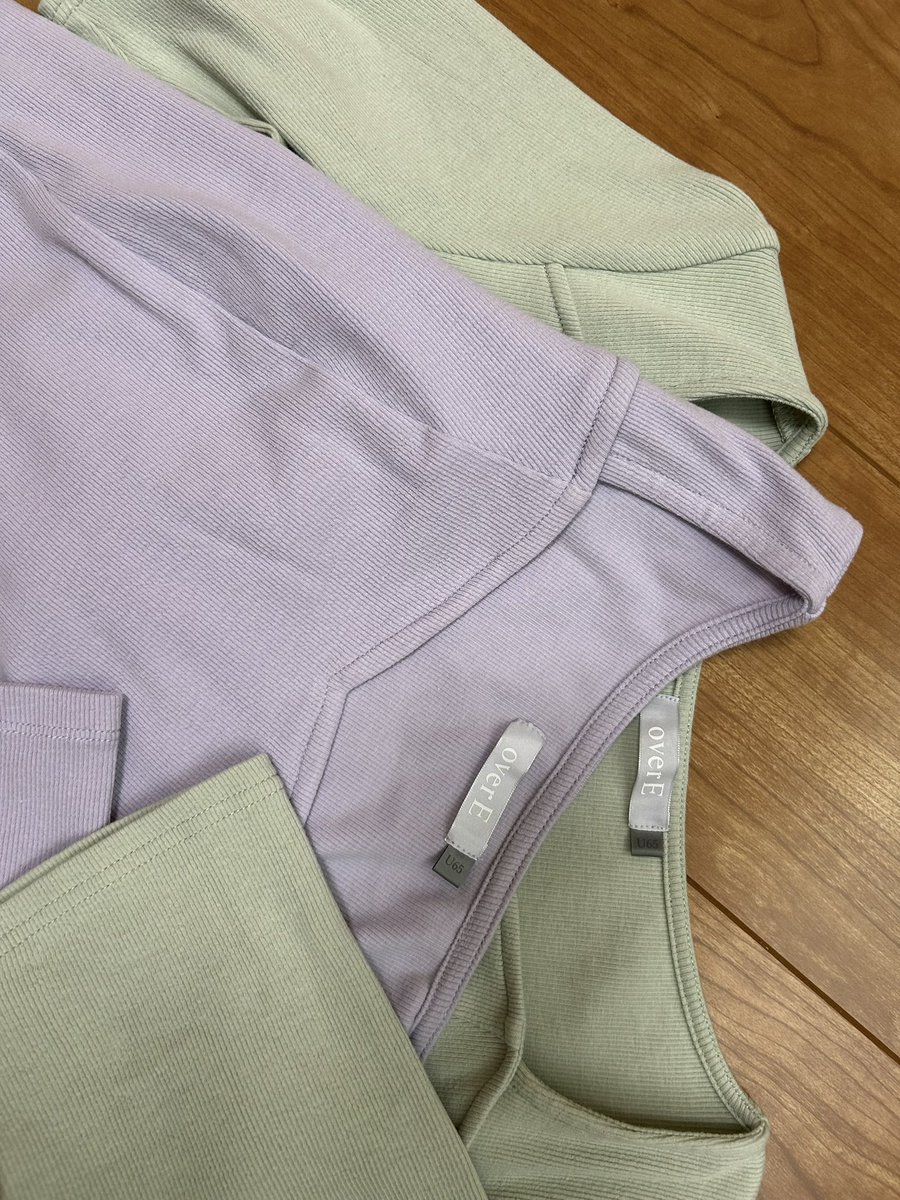 La1Js's tweet photo. @for_overe 様のハートネックパネルカットソー届きました💜
ほんのりピンクみがあり、ライトグリーンと並べるとカベルネ&amp;シャルドネみたいなパステル葡萄ペアカラーで眺めてるだけでもめちゃくちゃ可愛くて幸せです🍇

可愛過ぎてトップスどっちにしようか迷う日が増えそうです💭

#overE https://t.co/xfMBtOiCFs