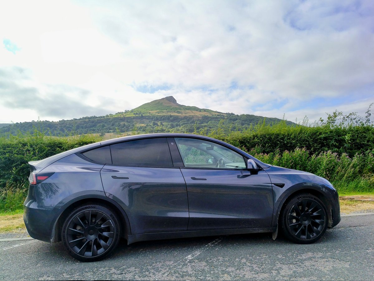 msando50's tweet photo. Today I start my journey in the little Tesla, before changing over into my Yutong tc9 at Wetherby services,being compliant legal and safe #drivershours. https://t.co/QB1srb5GaB