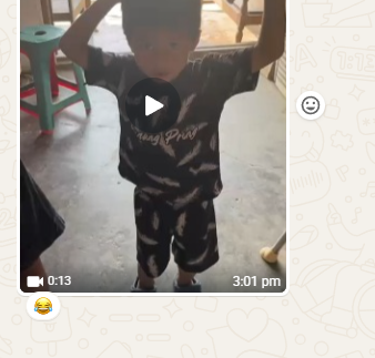 fffbbbbbbbbbbbb's tweet photo. semenit setelah ngetweet ini dikirim sodara kalo anakku lagi joget joget tananunnekno.
ternyata sekuat ini ya feeling ibu, dia nyanyi dan joget di rumah, mamaknya di kantor bisa denger dan feel it. https://t.co/OznaqrfPNU