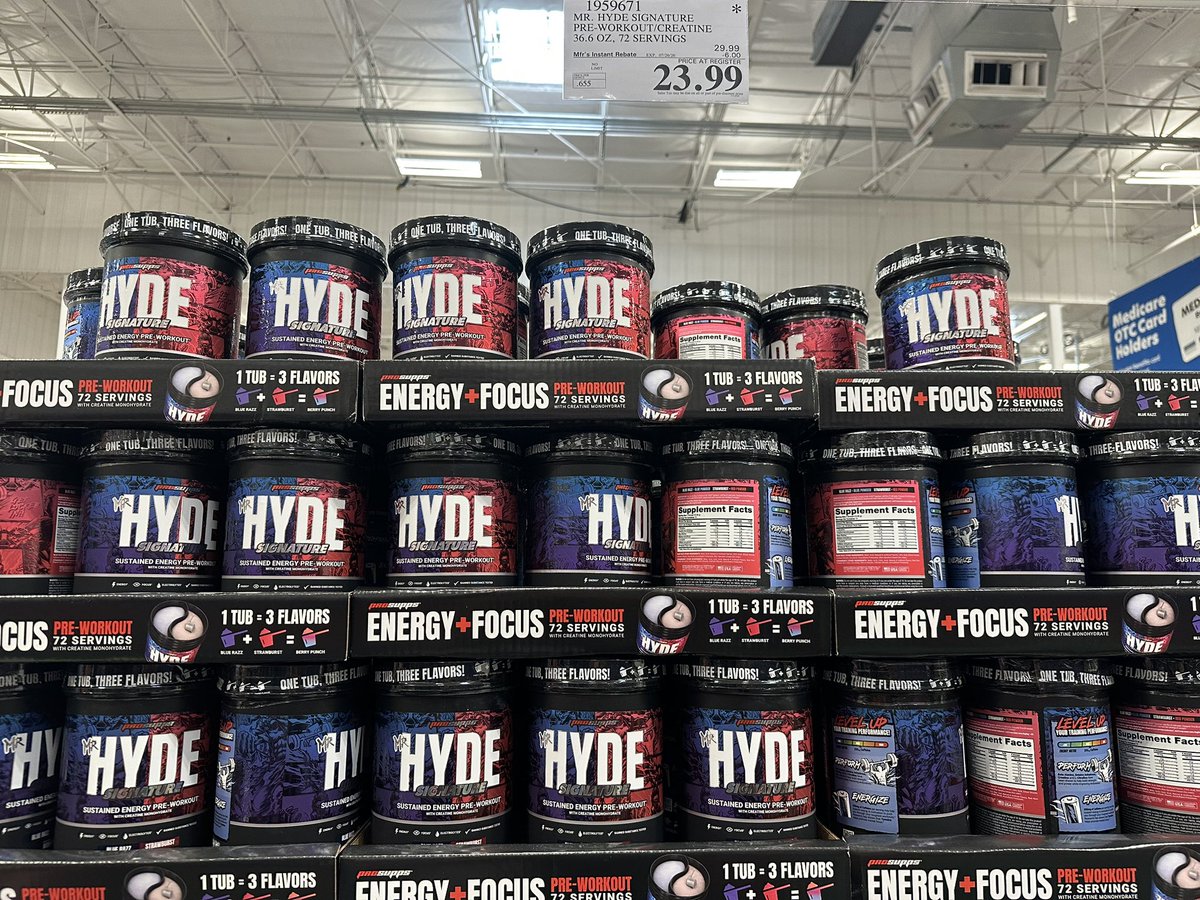 mamimamisf's tweet photo. コストコでMr. HYDEっていうトレーニング用のクレアチン(アミノ酸の一種✨)売っててびっくり😆✨

グッズみたい😆💕 https://t.co/ZeyM9PkzbO