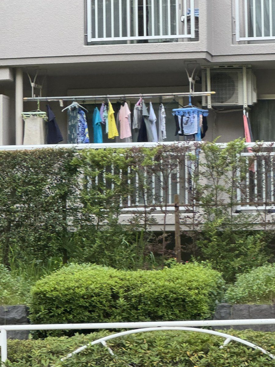 priyankadabra's tweet photo. Which country/city doesn’t hang the laundry? This is Tokyo btw. 

Despite having Inbuilt washer-dryers, everyone dries the laundry outside. https://t.co/OhNzrP7C0b