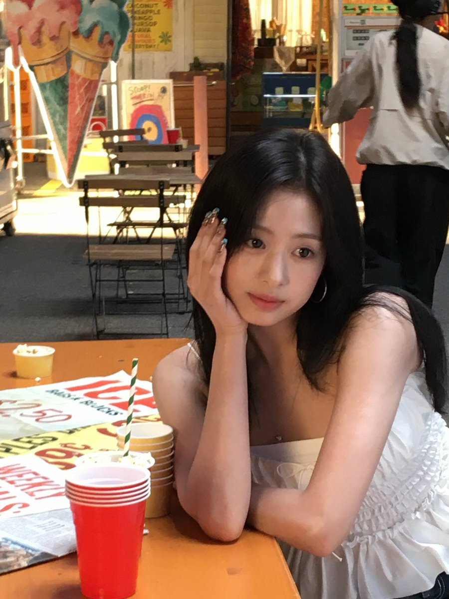 plstellurmom's tweet photo. น้องอาฮยอนสวยใสไร้มลทินม้ากกก คือถ่ายฟีลไหนน้องก็เหมือน พส จีนโพดดดดเอกลักษณ์เบ้าหน้านางอ่ะเนาะ สวยก็สุด เฟียสก็สุด หวานก็สุด god favorite มากกก🫶🏻 https://t.co/VUxU0G413R