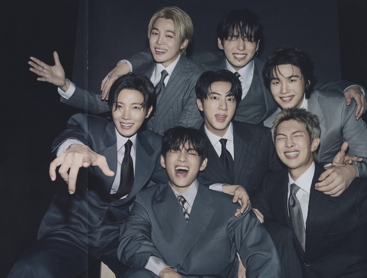 btsfancafe__twt's tweet photo. [scan] ARIRANG - Group Vinyl &amp; Poster

#BTS #방탄소년단 #BTS_ARIRANG https://t.co/peYWfDTuvp