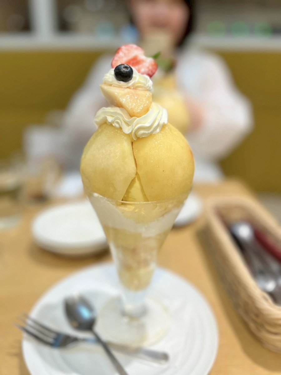 mei_kohan's tweet photo. ひとくち食べた瞬間、「桃のナイアガラや〜！」って声出た https://t.co/Pyr5JVsBwK