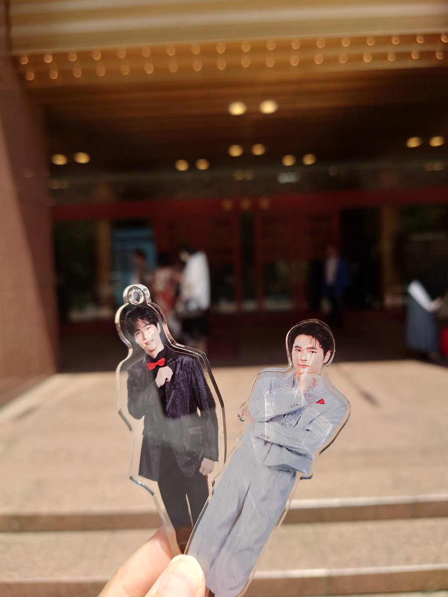 miss_ecco's tweet photo. 舞台裏付き観劇
良かった💙🩷🤍
観劇の時のお隣さんは偶然
お知り合い🫢
SHOW-WAのお弁当食べて
舞台裏は花道席で、🩷🤍に間近で♡返ししてもらった😊
久々の間近😊

#明治座
#SHOW_WA 
#青山隼 #向山毅 #塩田将巳 
@jun_aoyama1988 @masaki_shiota17 
@TAKESHI_show_wa https://t.co/V0T16YL8GL